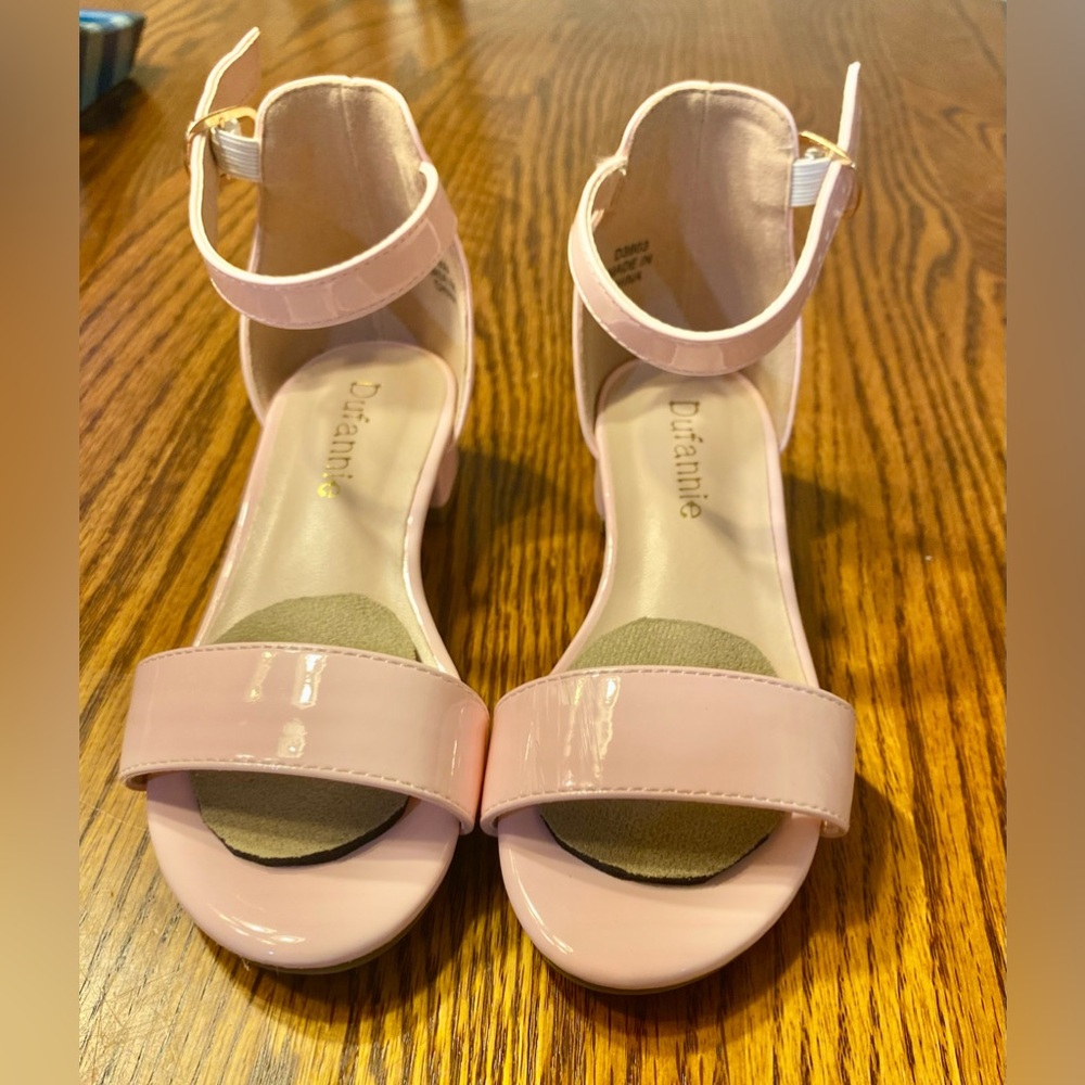 Dufannie Girls Size 10 Light Pink Low Heel Dress Ankle Strap Sandals Shoes - Picture 6 of 7